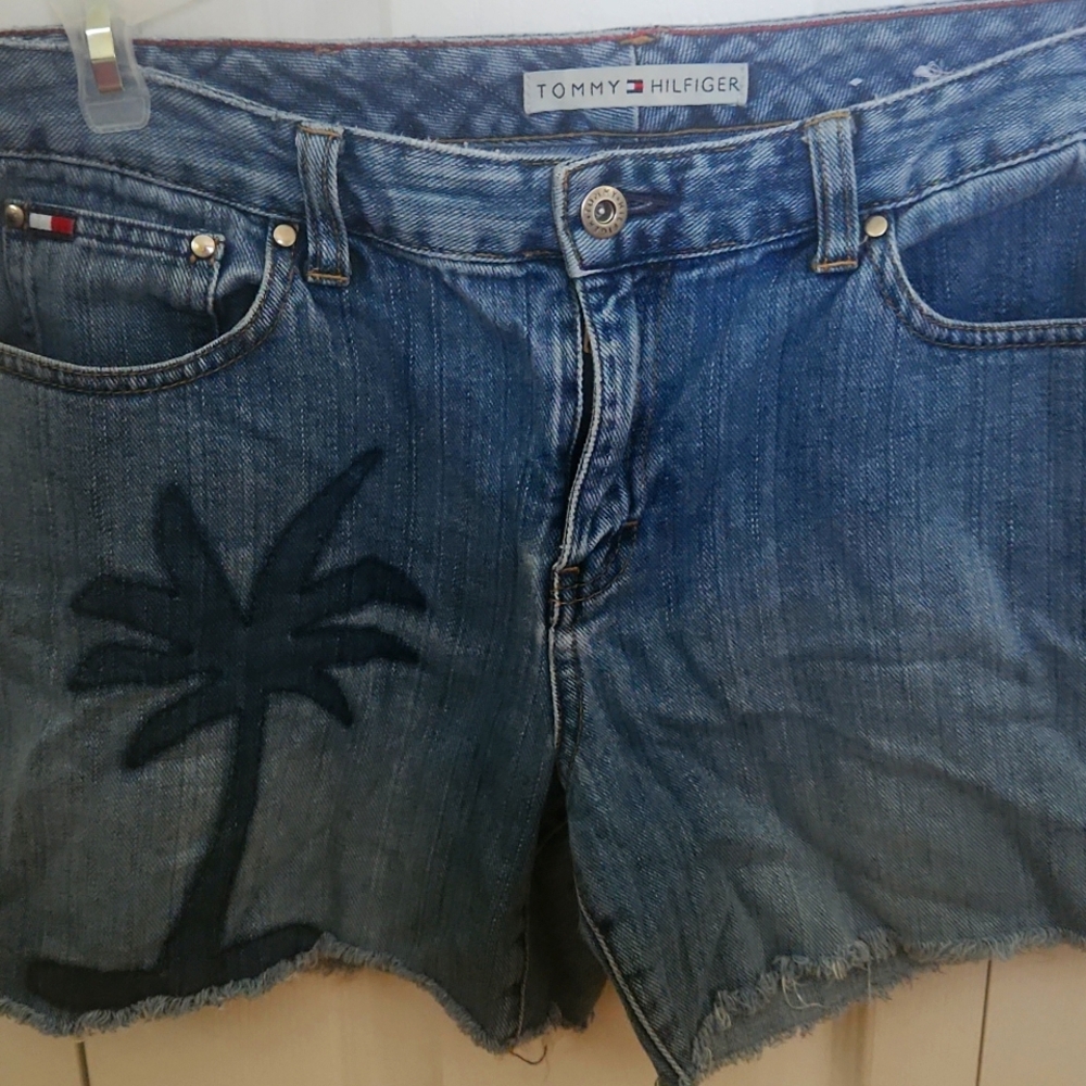 Get that drink in your hand, bring these shorts to next tortuga fest!